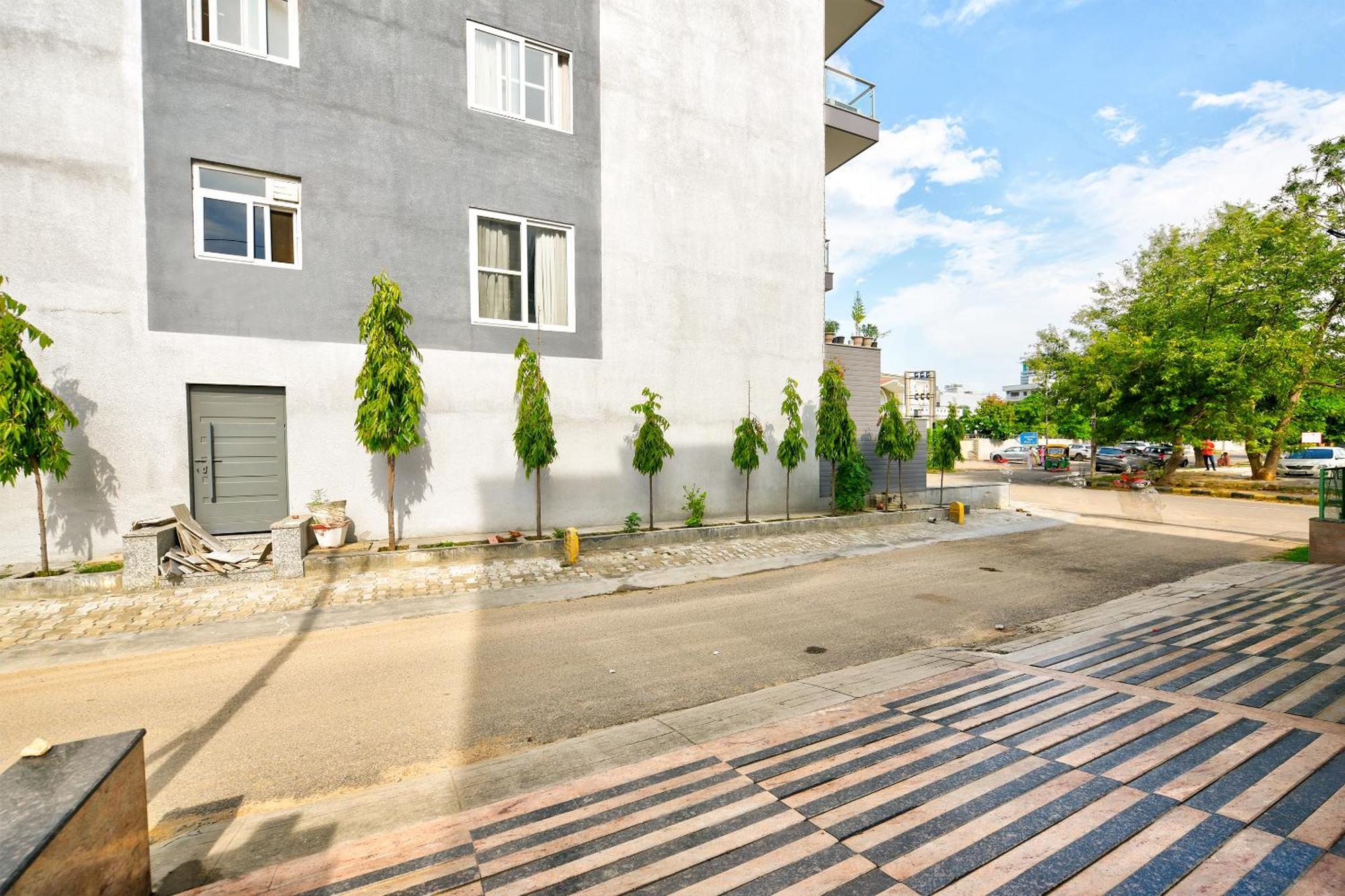 Hotel Leaf 9 Boutique, Near Golf Course Road And Galleria Market Ґурґаон Екстер'єр фото