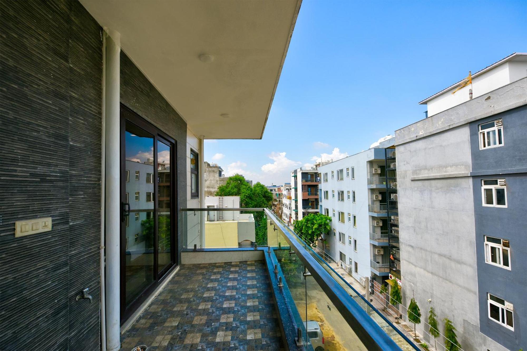 Hotel Leaf 9 Boutique, Near Golf Course Road And Galleria Market Ґурґаон Екстер'єр фото