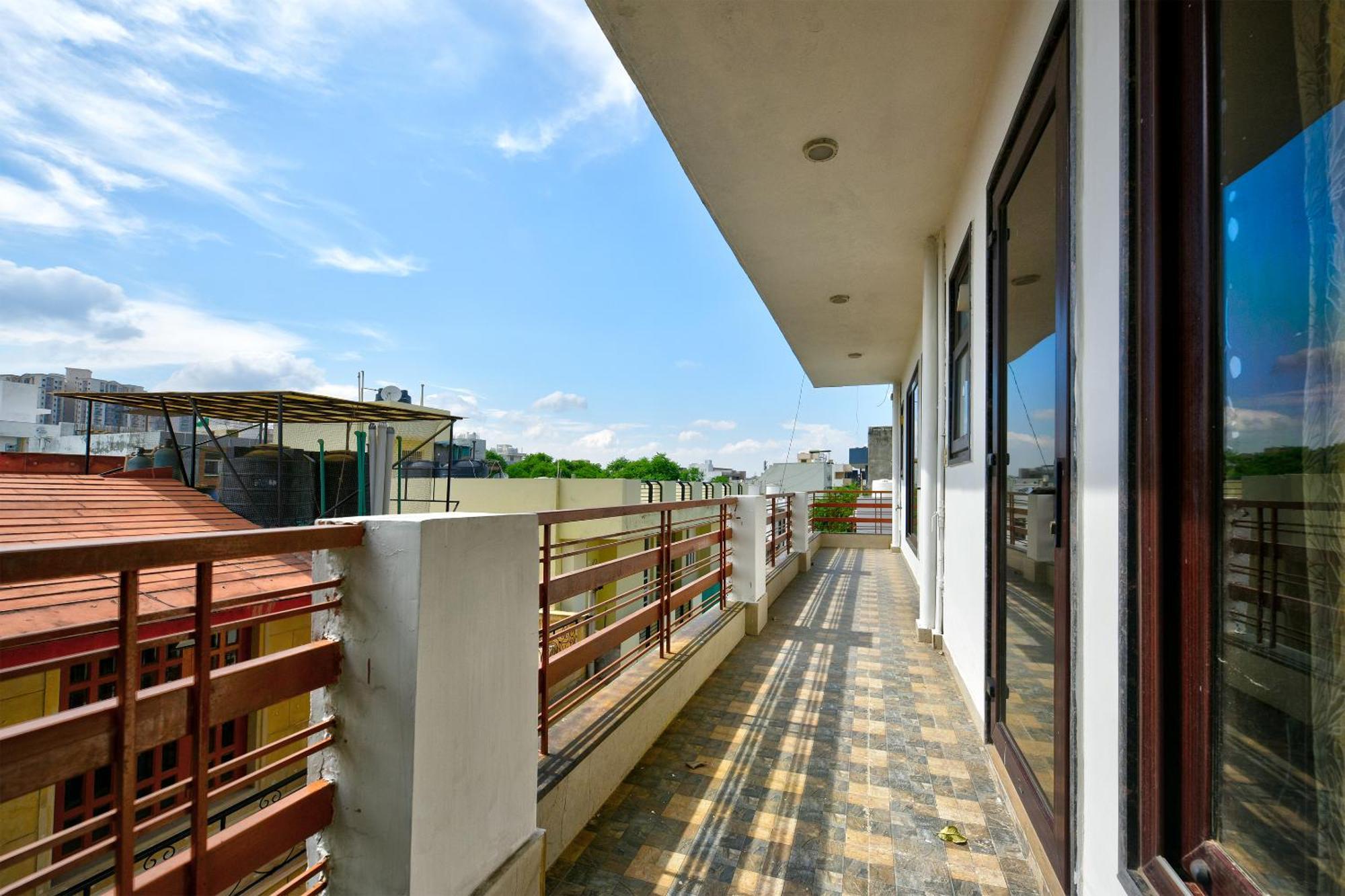 Hotel Leaf 9 Boutique, Near Golf Course Road And Galleria Market Ґурґаон Екстер'єр фото