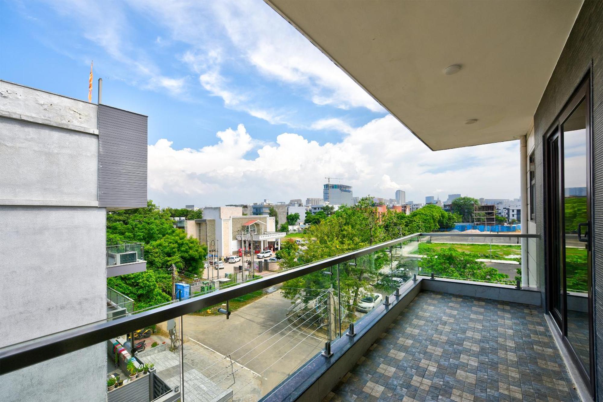 Hotel Leaf 9 Boutique, Near Golf Course Road And Galleria Market Ґурґаон Екстер'єр фото