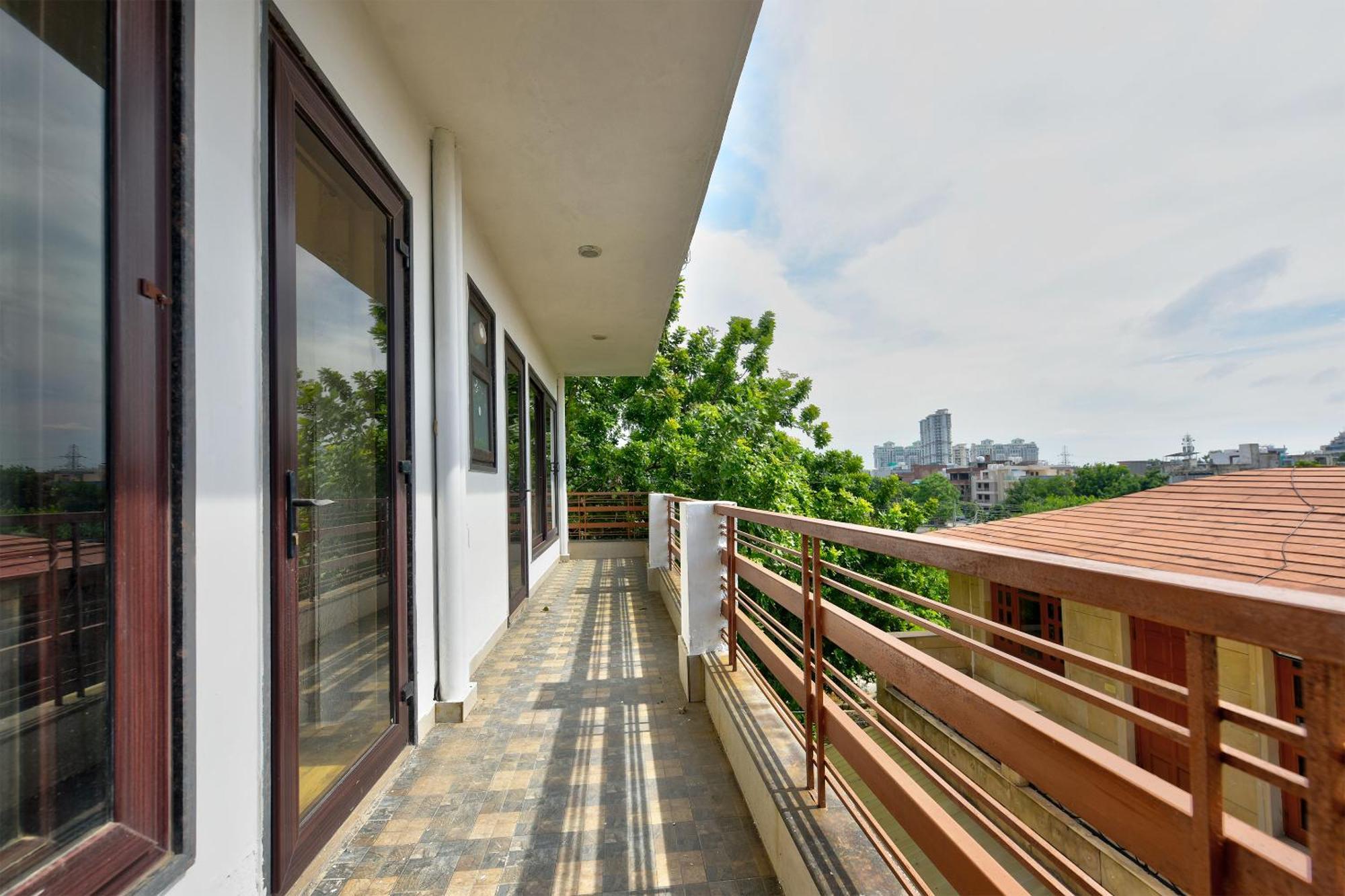 Hotel Leaf 9 Boutique, Near Golf Course Road And Galleria Market Ґурґаон Екстер'єр фото