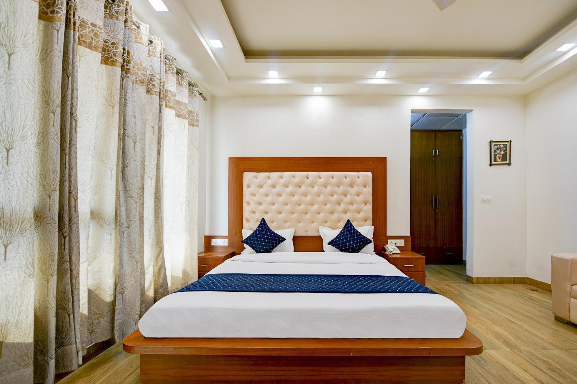 Hotel Leaf 9 Boutique, Near Golf Course Road And Galleria Market Ґурґаон Екстер'єр фото