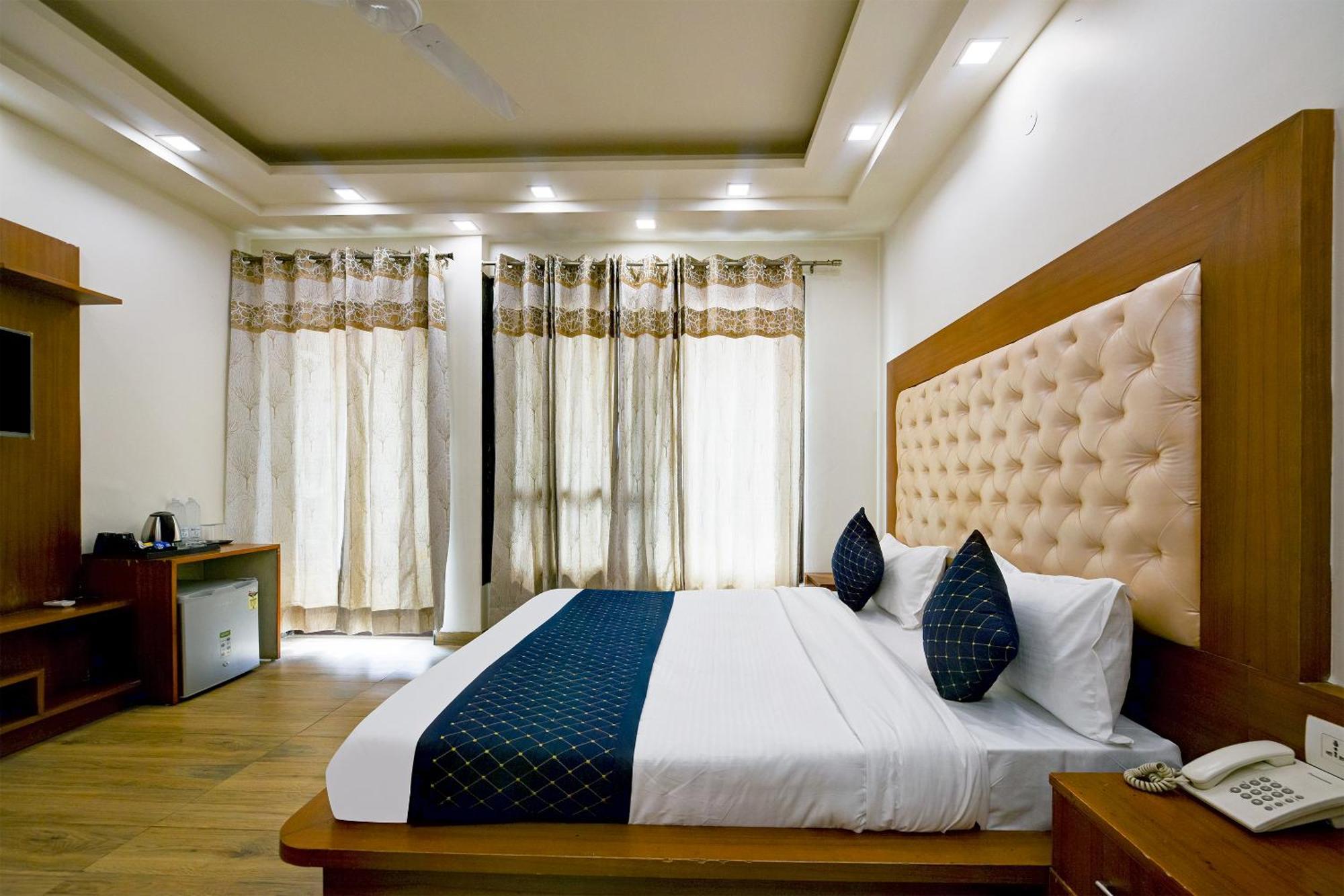 Hotel Leaf 9 Boutique, Near Golf Course Road And Galleria Market Ґурґаон Екстер'єр фото