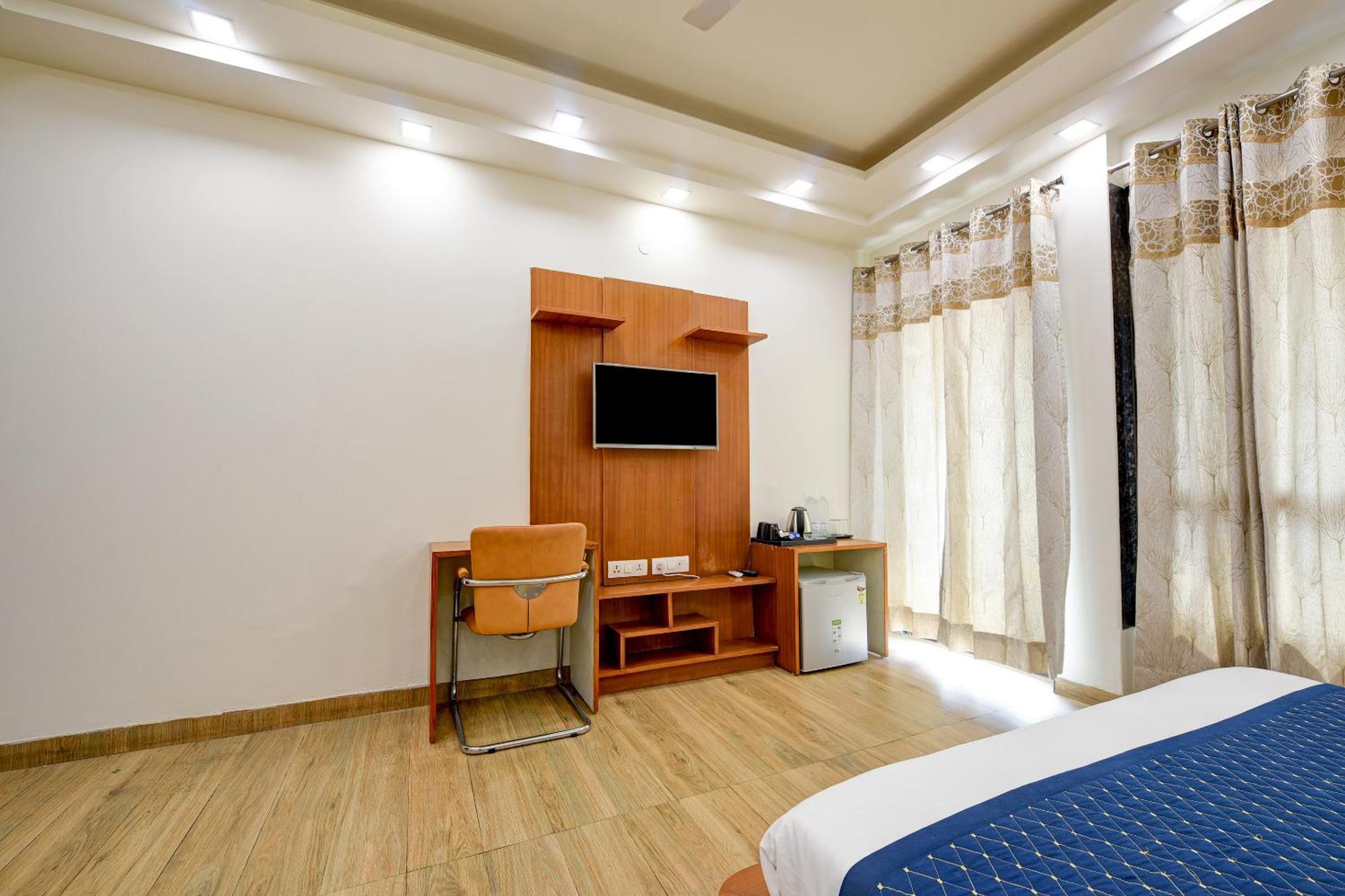 Hotel Leaf 9 Boutique, Near Golf Course Road And Galleria Market Ґурґаон Екстер'єр фото
