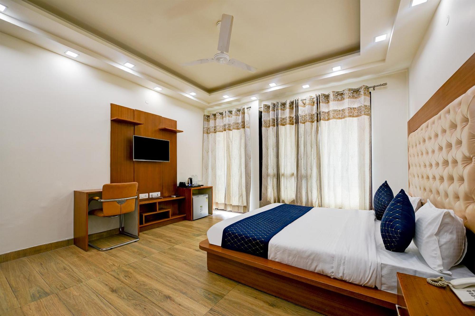 Hotel Leaf 9 Boutique, Near Golf Course Road And Galleria Market Ґурґаон Екстер'єр фото