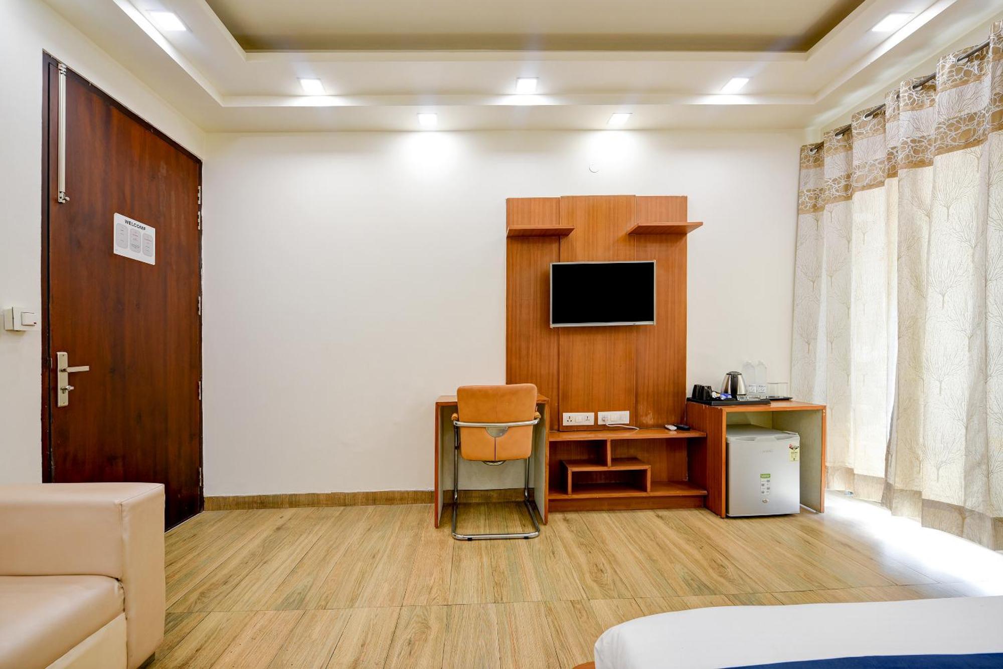 Hotel Leaf 9 Boutique, Near Golf Course Road And Galleria Market Ґурґаон Екстер'єр фото