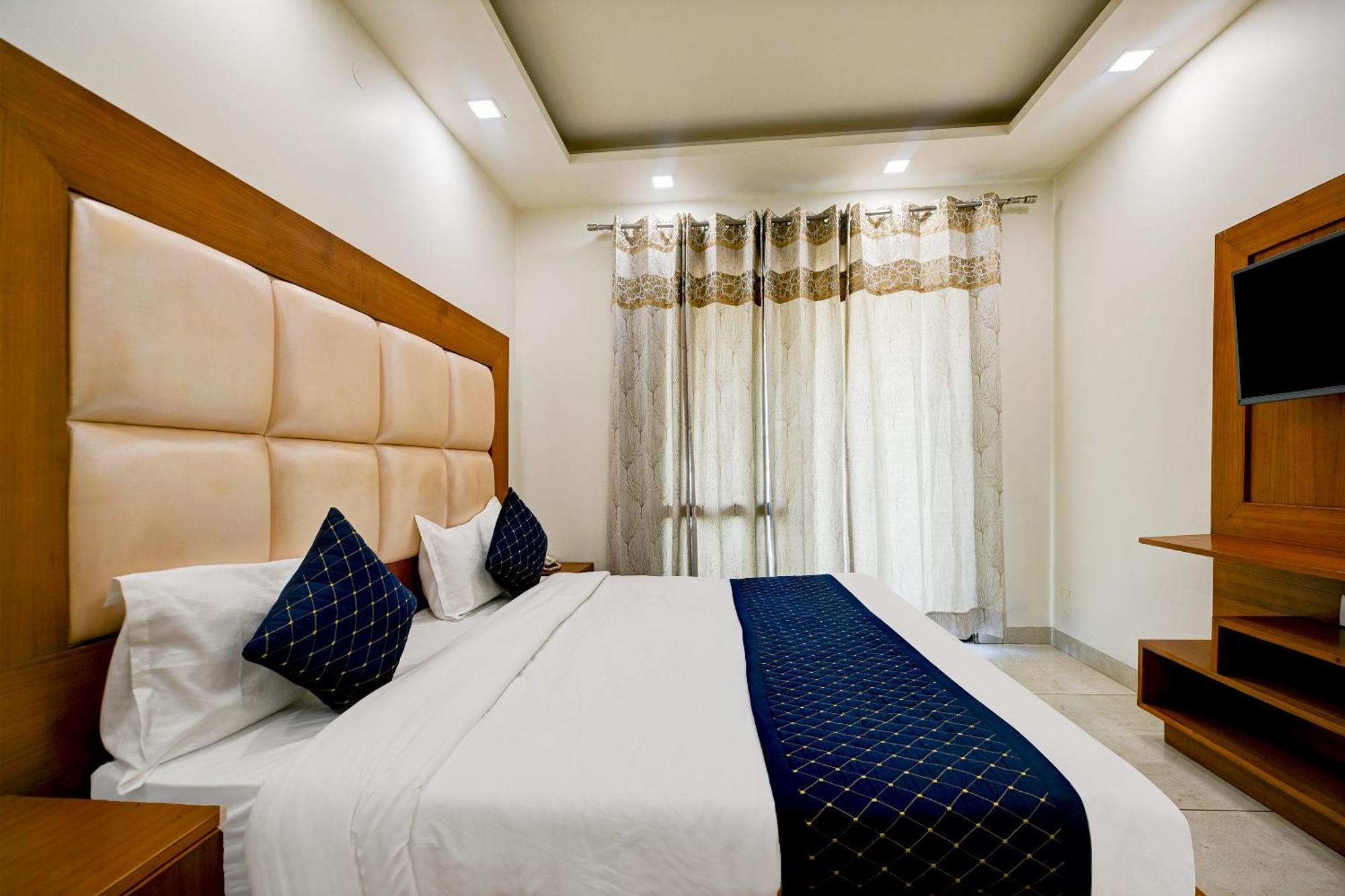 Hotel Leaf 9 Boutique, Near Golf Course Road And Galleria Market Ґурґаон Екстер'єр фото