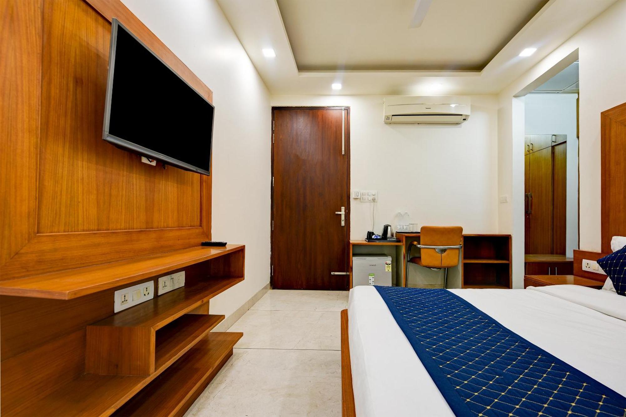 Hotel Leaf 9 Boutique, Near Golf Course Road And Galleria Market Ґурґаон Екстер'єр фото