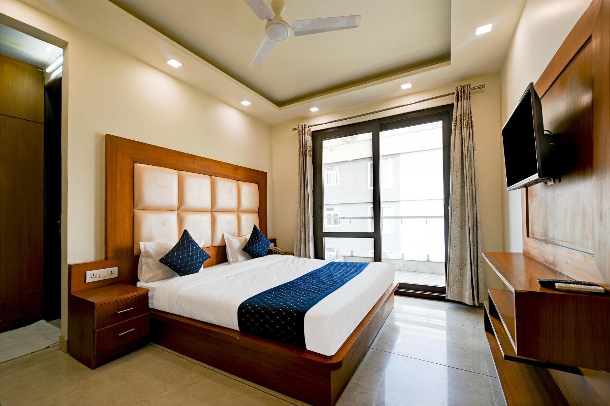 Hotel Leaf 9 Boutique, Near Golf Course Road And Galleria Market Ґурґаон Екстер'єр фото