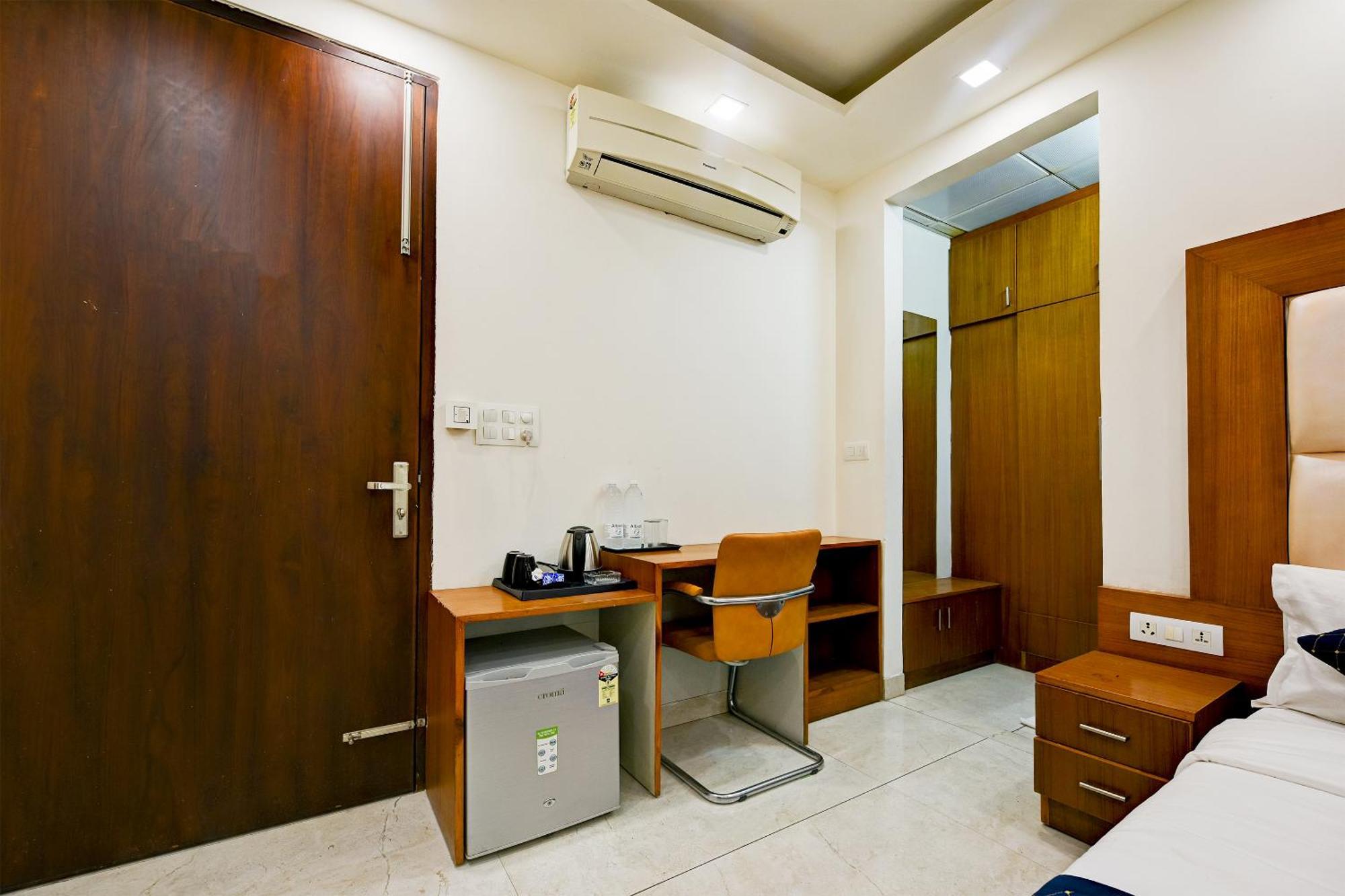 Hotel Leaf 9 Boutique, Near Golf Course Road And Galleria Market Ґурґаон Екстер'єр фото