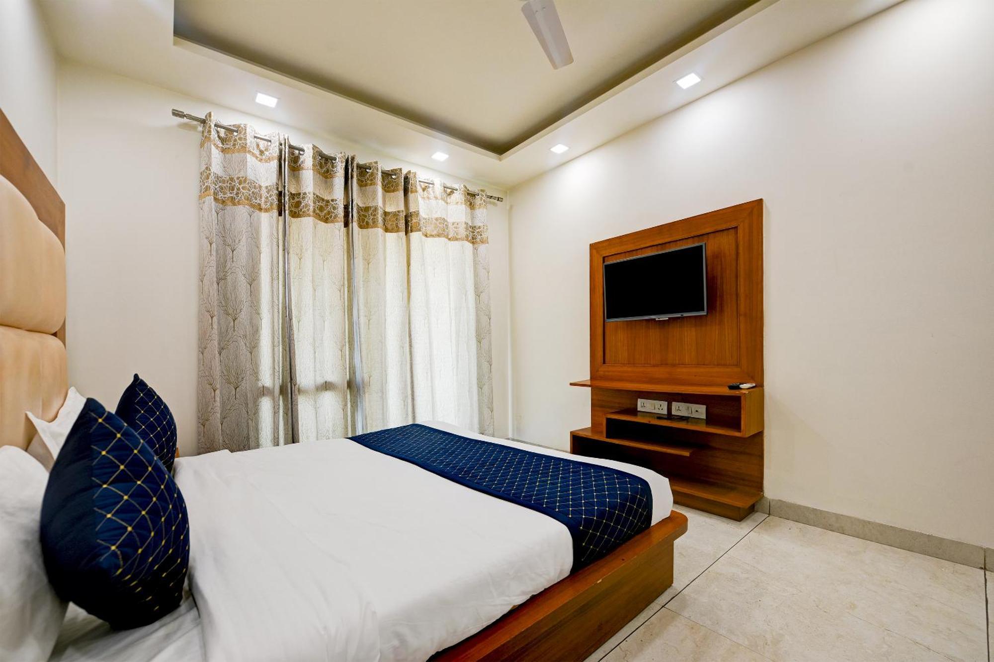 Hotel Leaf 9 Boutique, Near Golf Course Road And Galleria Market Ґурґаон Екстер'єр фото