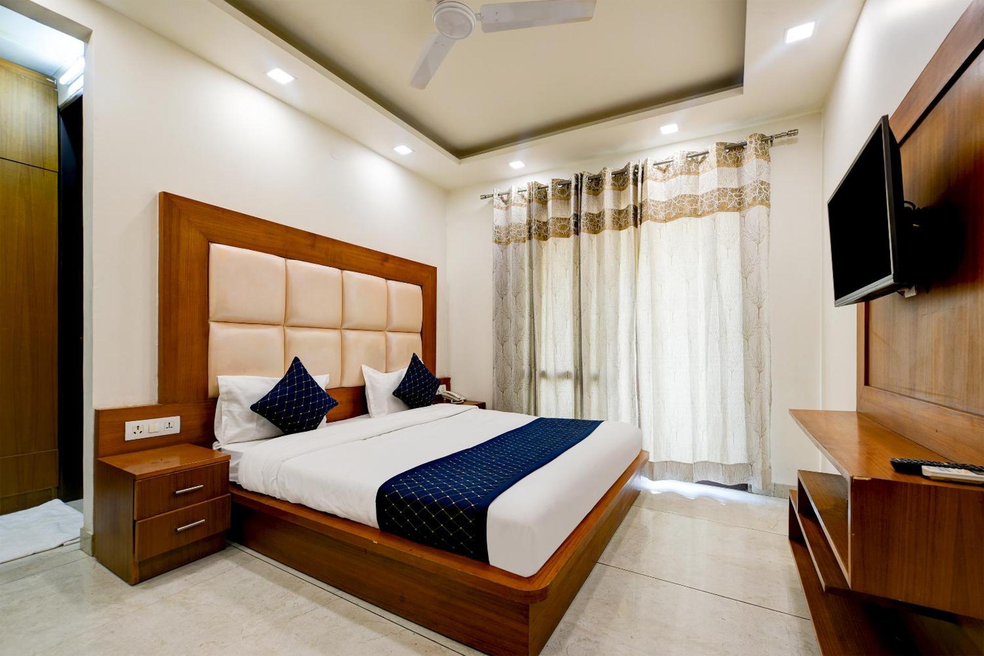 Hotel Leaf 9 Boutique, Near Golf Course Road And Galleria Market Ґурґаон Екстер'єр фото
