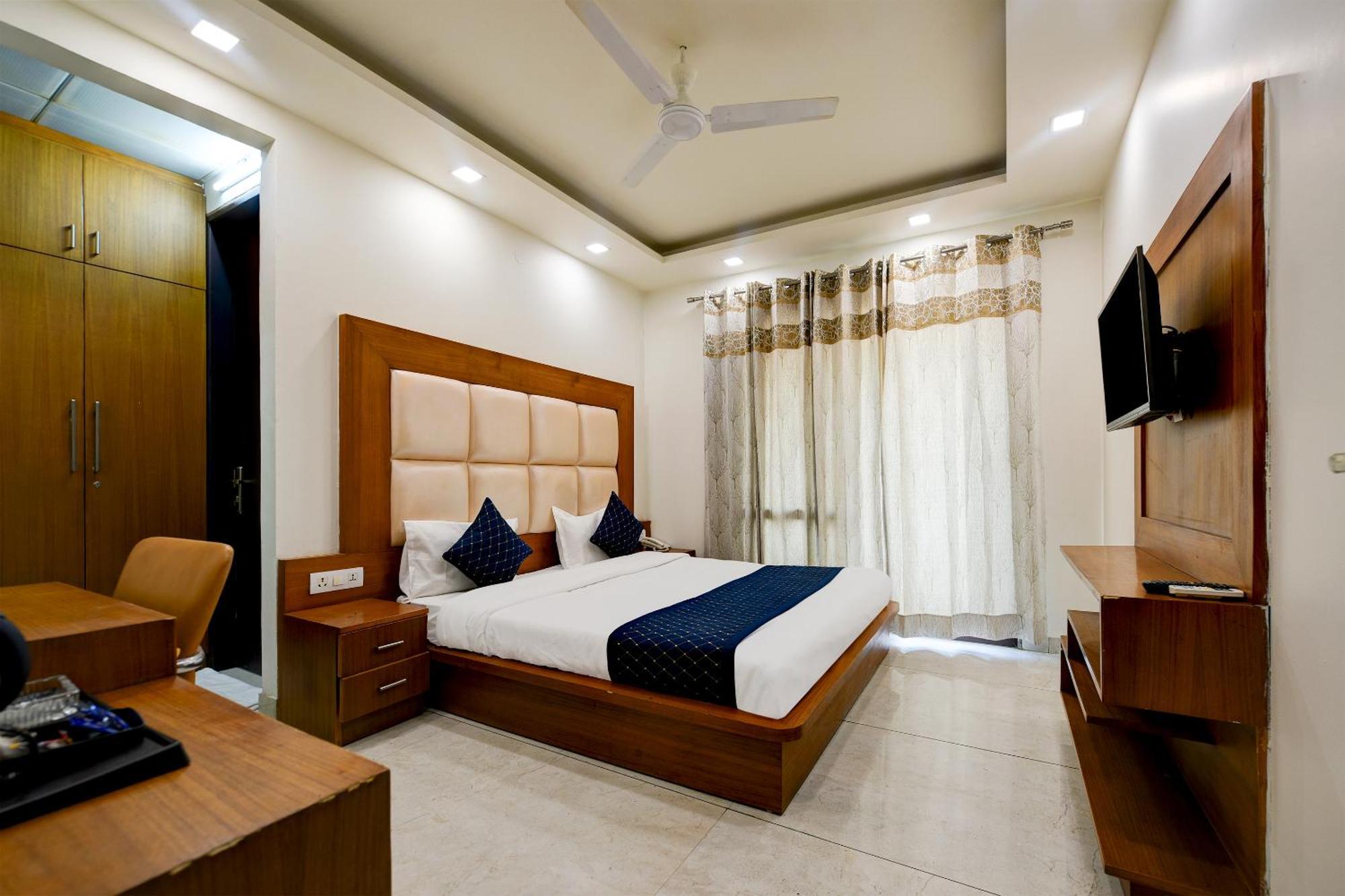 Hotel Leaf 9 Boutique, Near Golf Course Road And Galleria Market Ґурґаон Екстер'єр фото
