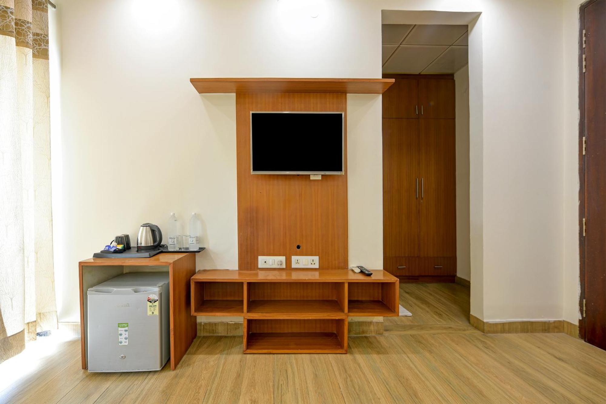 Hotel Leaf 9 Boutique, Near Golf Course Road And Galleria Market Ґурґаон Екстер'єр фото