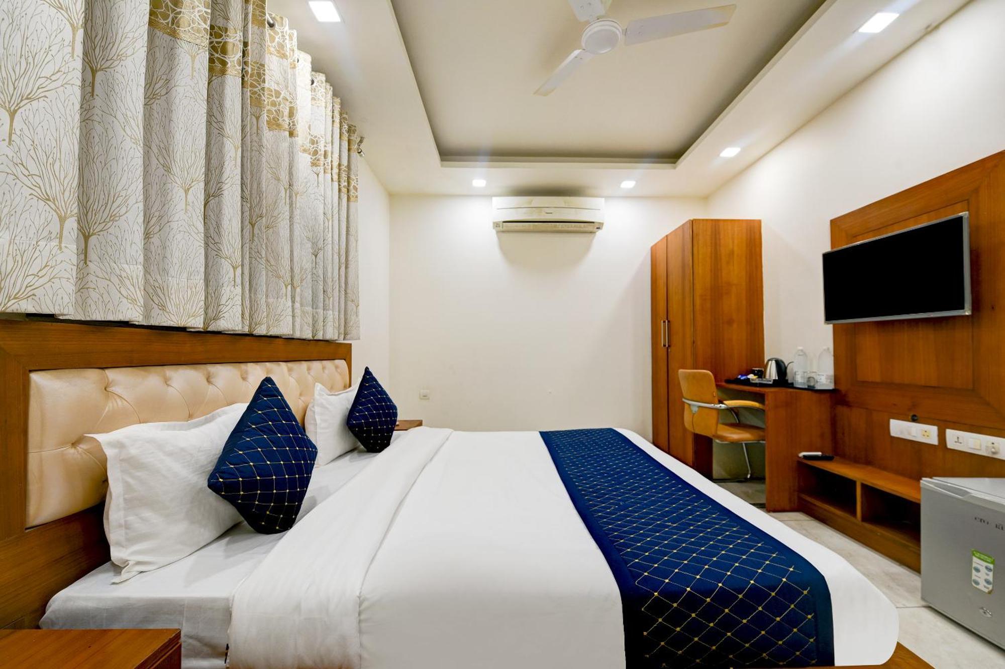 Hotel Leaf 9 Boutique, Near Golf Course Road And Galleria Market Ґурґаон Екстер'єр фото