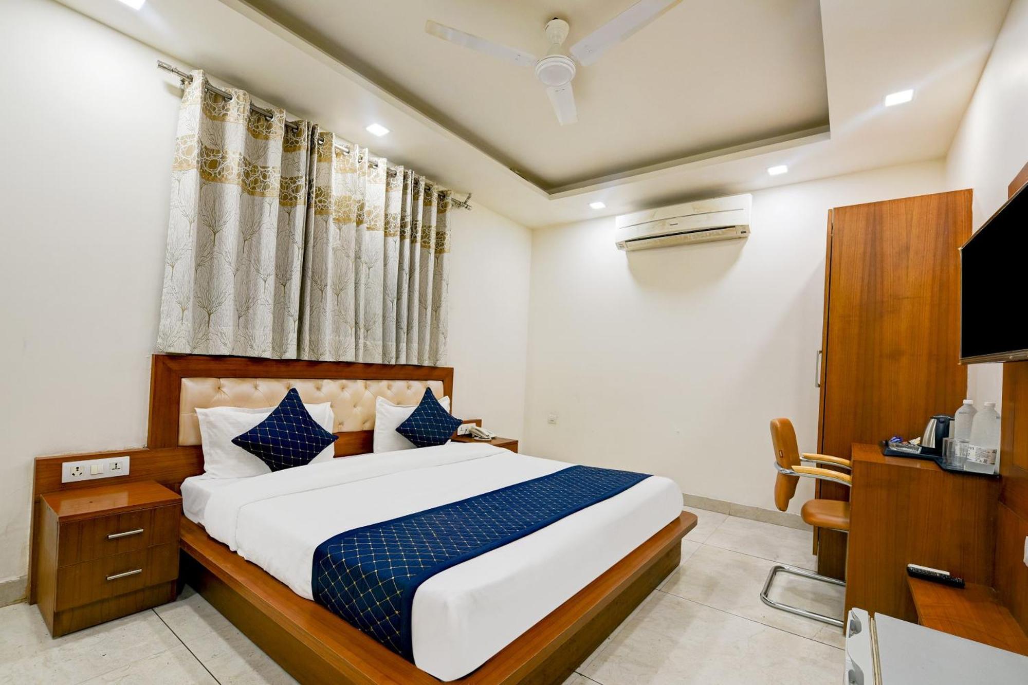 Hotel Leaf 9 Boutique, Near Golf Course Road And Galleria Market Ґурґаон Екстер'єр фото