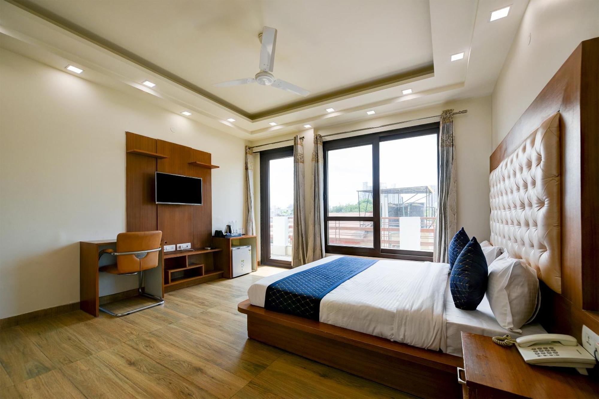 Hotel Leaf 9 Boutique, Near Golf Course Road And Galleria Market Ґурґаон Екстер'єр фото