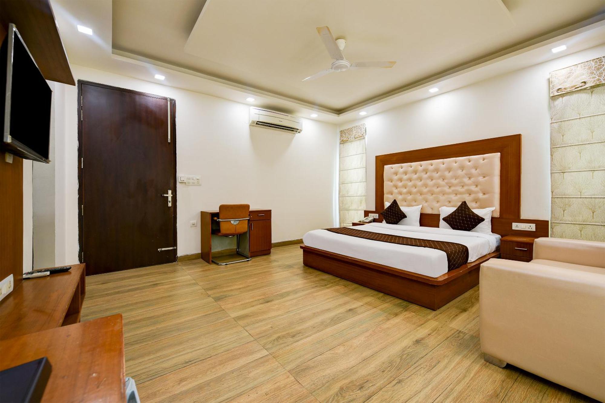 Hotel Leaf 9 Boutique, Near Golf Course Road And Galleria Market Ґурґаон Екстер'єр фото