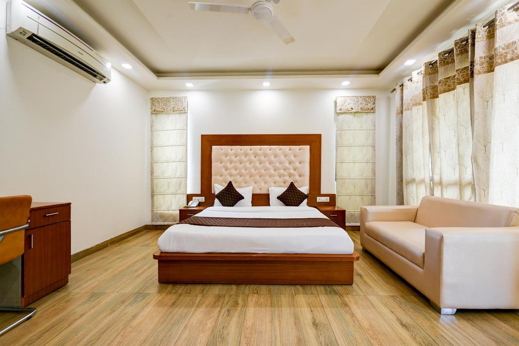 Hotel Leaf 9 Boutique, Near Golf Course Road And Galleria Market Ґурґаон Екстер'єр фото