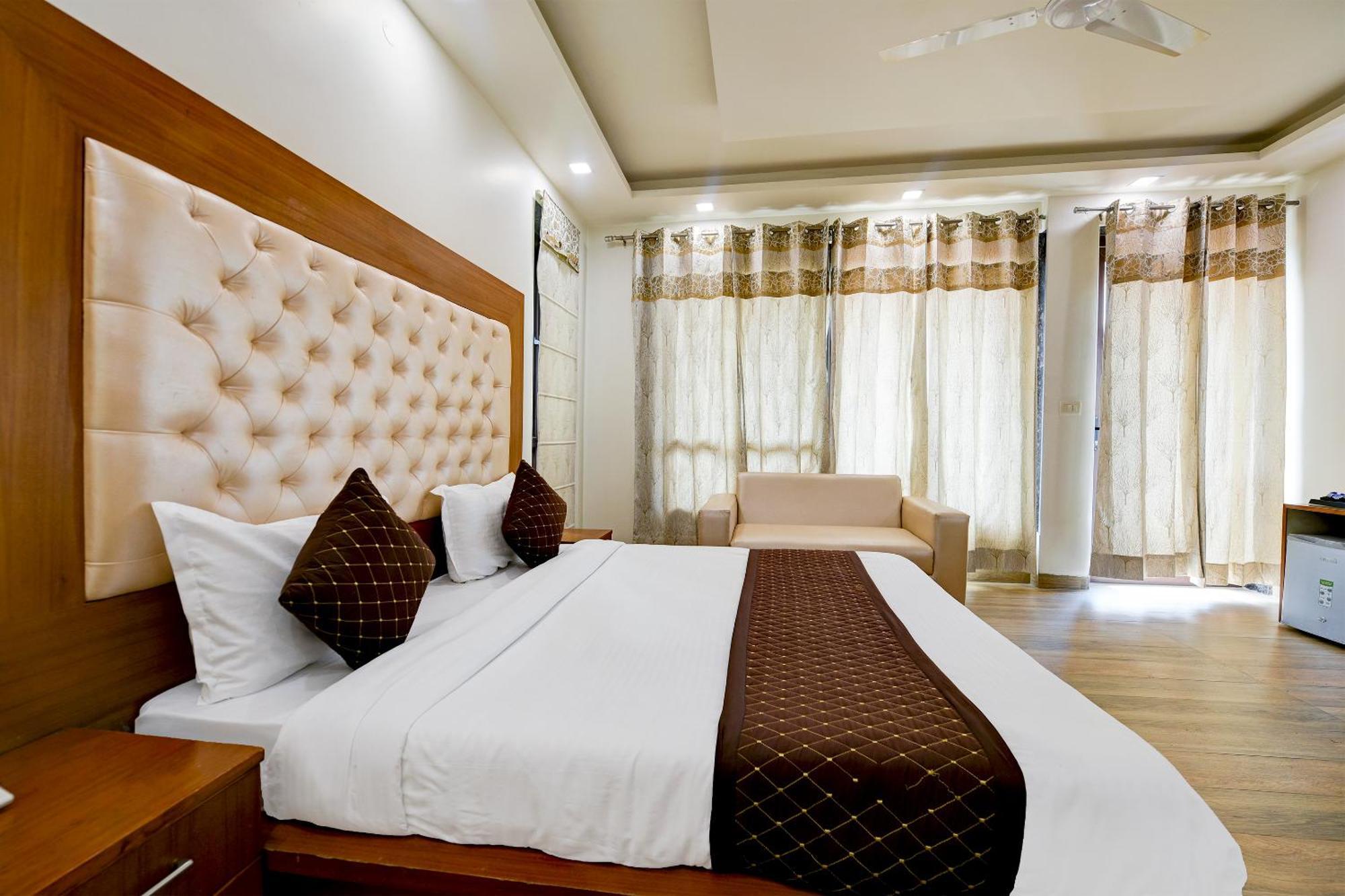 Hotel Leaf 9 Boutique, Near Golf Course Road And Galleria Market Ґурґаон Екстер'єр фото