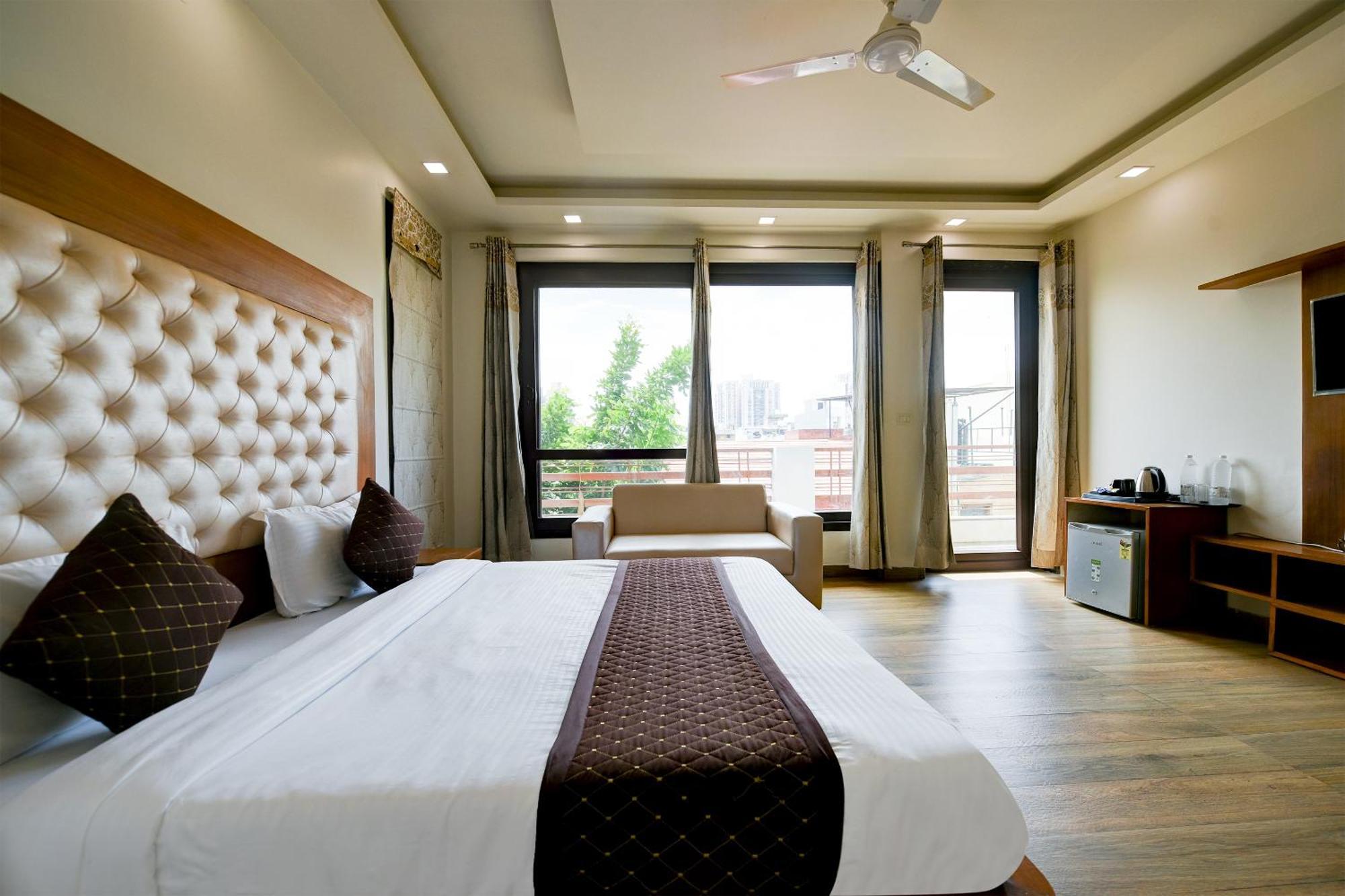 Hotel Leaf 9 Boutique, Near Golf Course Road And Galleria Market Ґурґаон Екстер'єр фото