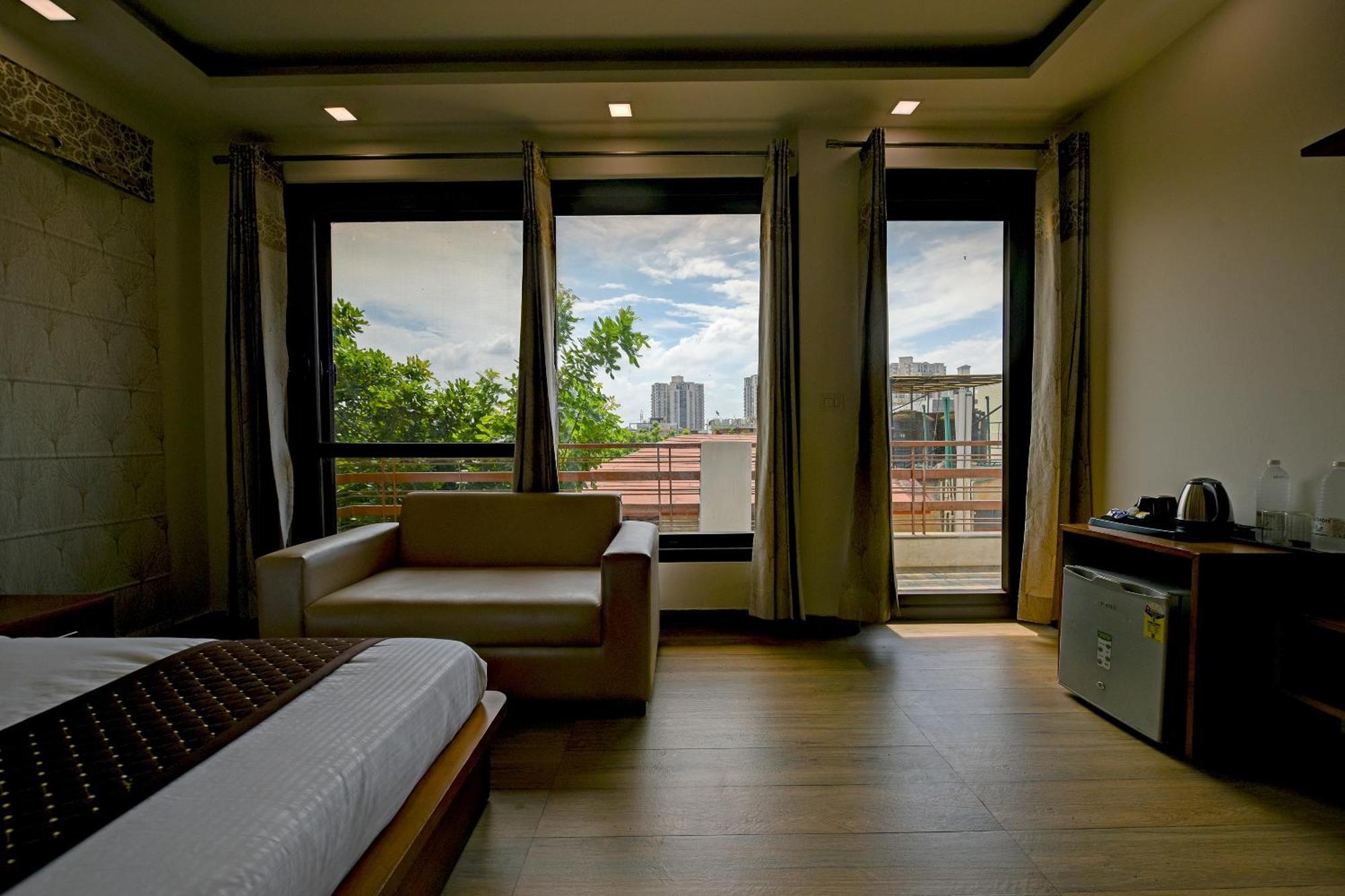 Hotel Leaf 9 Boutique, Near Golf Course Road And Galleria Market Ґурґаон Екстер'єр фото